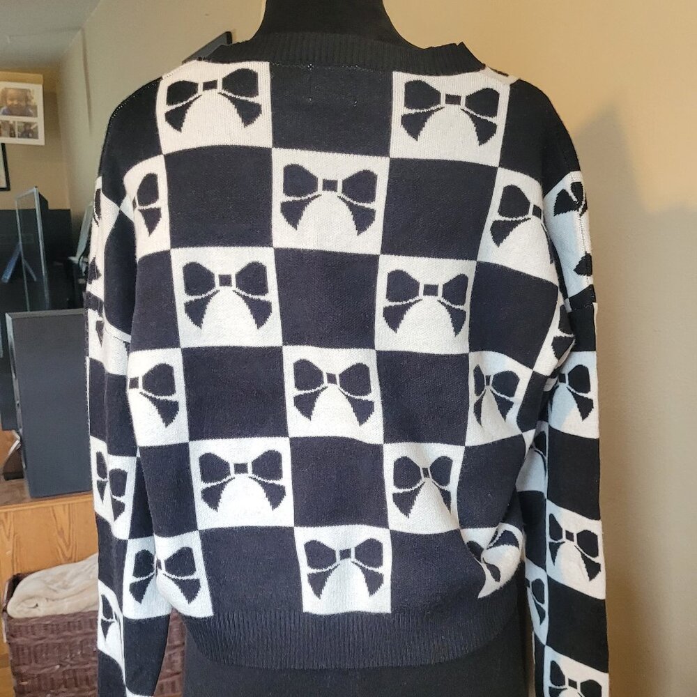 Luna Ivy Black‎ & White Bow Sweater - Picture 2 of 6